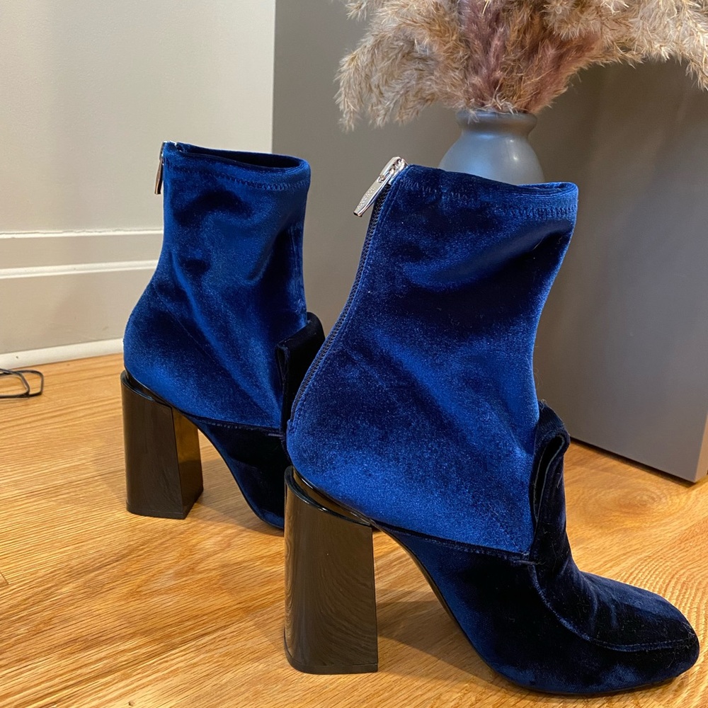 SOLD 100% Authentic SIGERSON MORRISON booties size 6